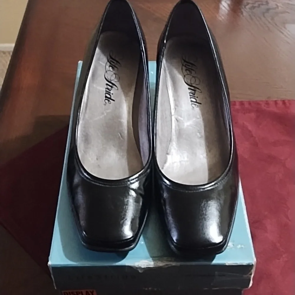 LIFE STRIDE WOMEN SHOES VINTAGE.